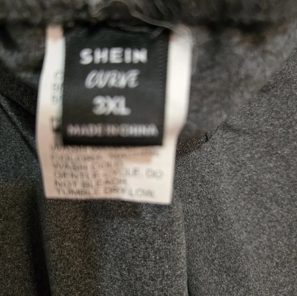 Short Set - Picture 5 of 5